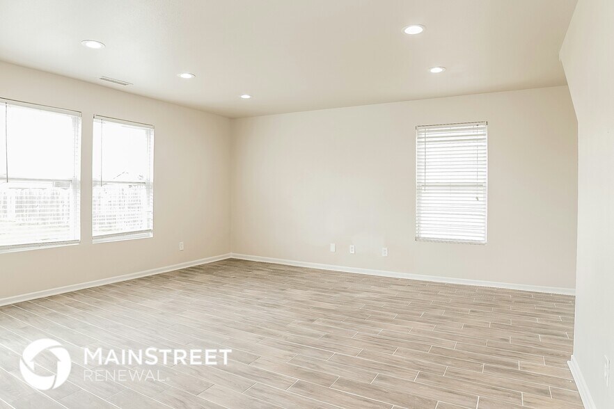 Building Photo - 748 Runningbrook Ln