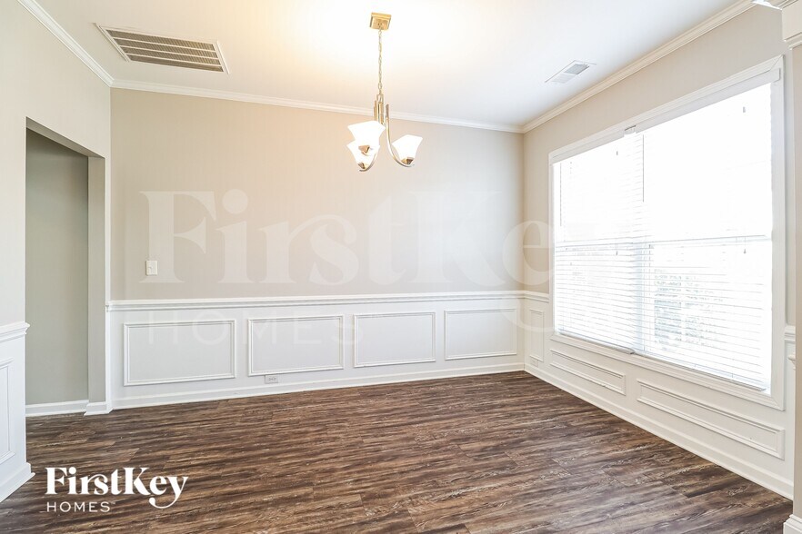 Building Photo - 9827 Jeanette Cir