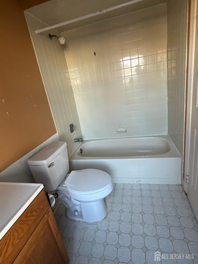 Building Photo - 1202 Woodbridge Commons Way