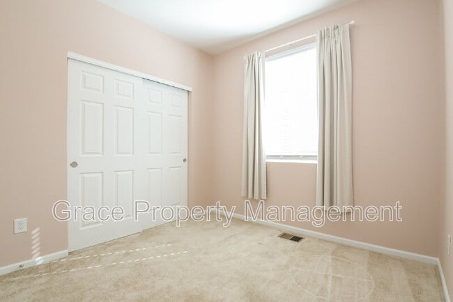 Building Photo - 9681 Truckee St