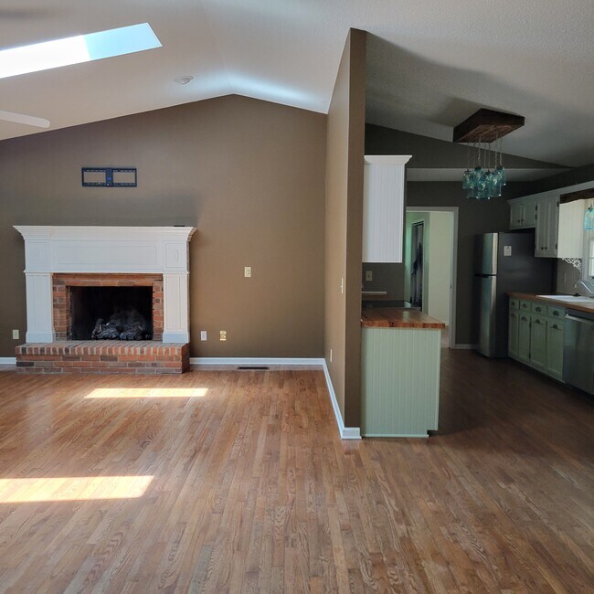 Building Photo - 110 Hilton Ln