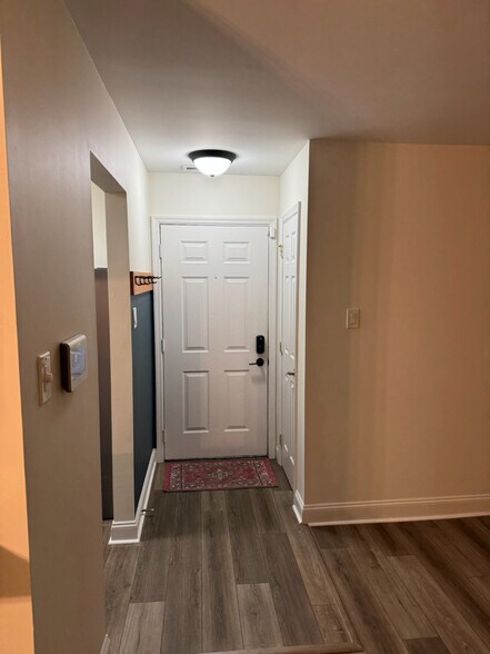 Building Photo - 347 Surrey Ct