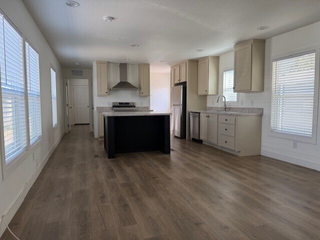 Building Photo - 2060 N Center St