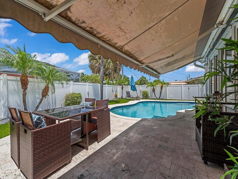 Building Photo - 801 SE 14th St