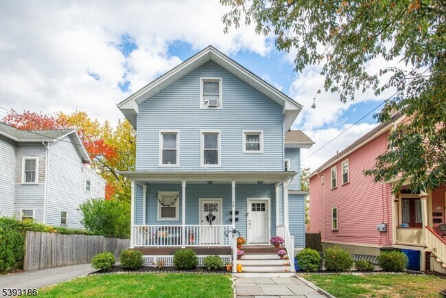 Primary Photo - 19 St Lukes Pl