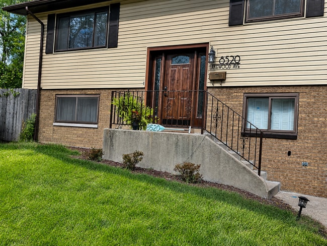 Building Photo - Miller Luxury Living! Plenty of space to enjoy & entertain! June Move in Special!