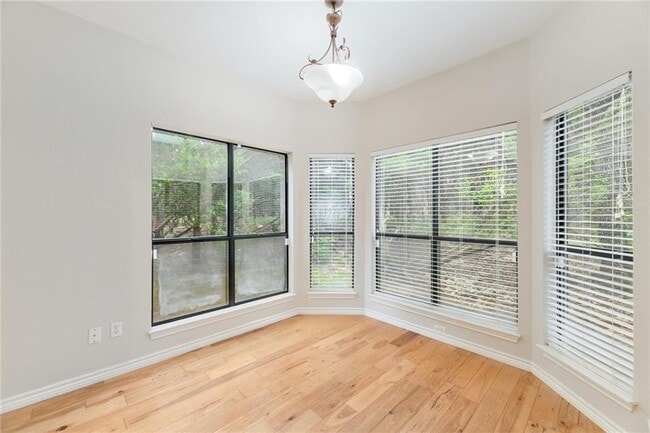 Building Photo - 4711 Spicewood Springs Rd