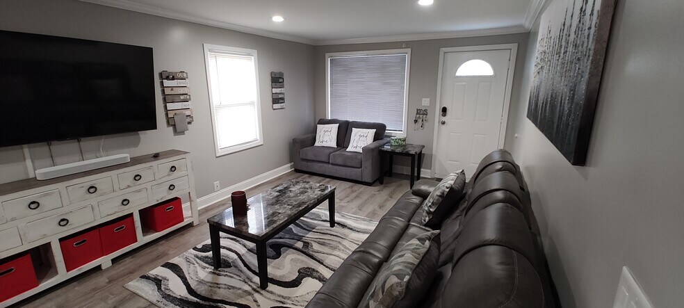 Building Photo - 113 Bettie St