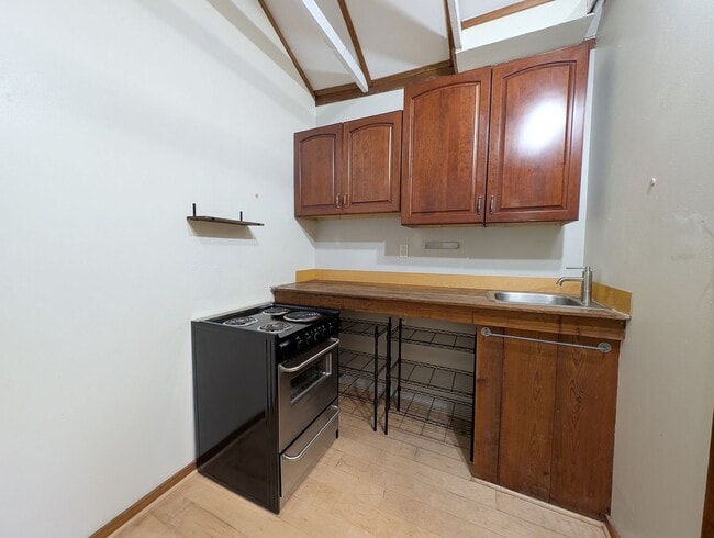 Building Photo - Super Cute Studio on Capitol Highway!