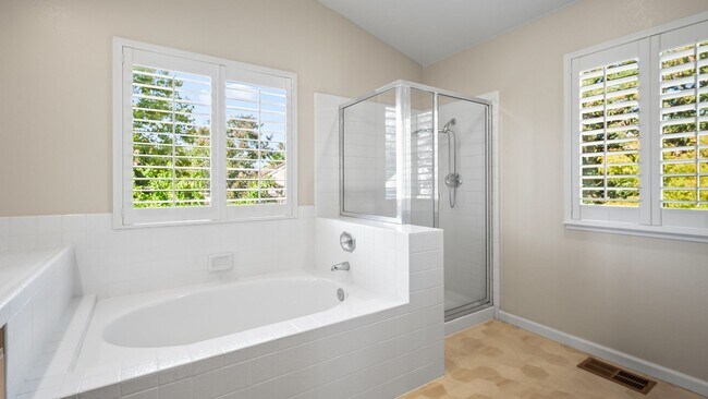 Building Photo - 4 BR/3BA Home in Laurel Creek with Park-Li...