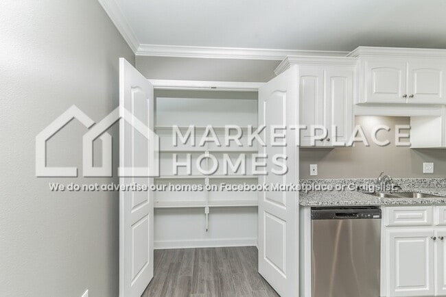 Building Photo - 724 W 23rd St