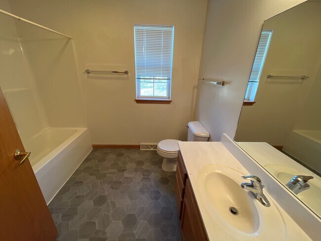 Building Photo - 4231 Owl Creek Dr