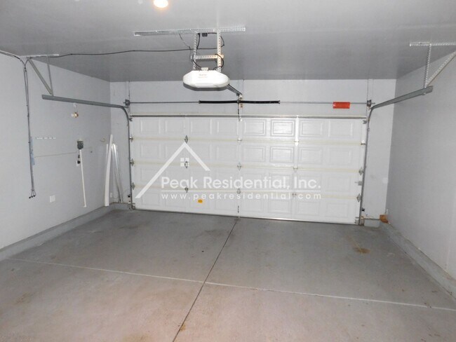 Building Photo - Wonderful 3bd/2ba Elk Grove Home with 2 Ca...