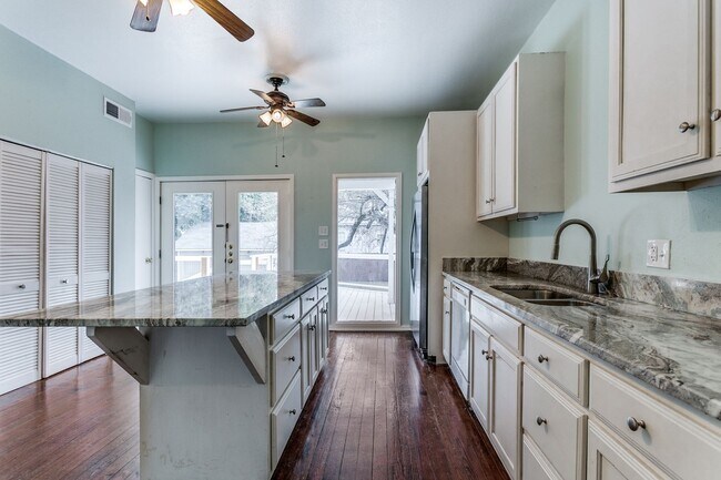 Building Photo - 3-BEDROOM COTTAGE IN ALAMO HEIGHTS