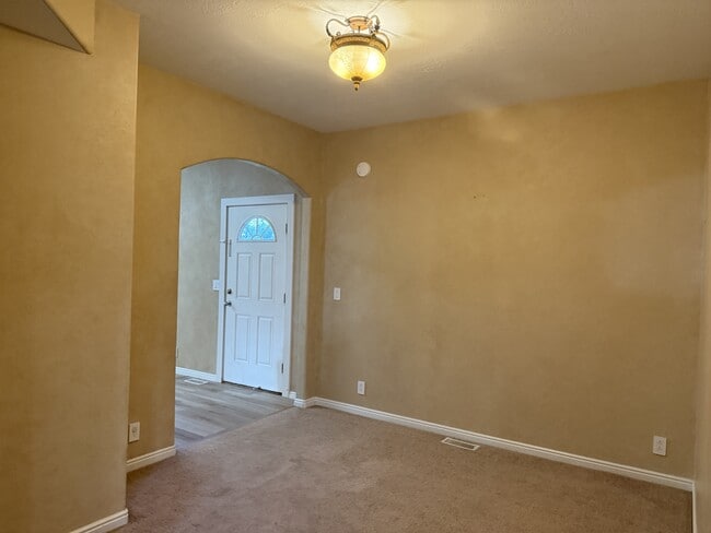Building Photo - 7691 Willow Walk Ln