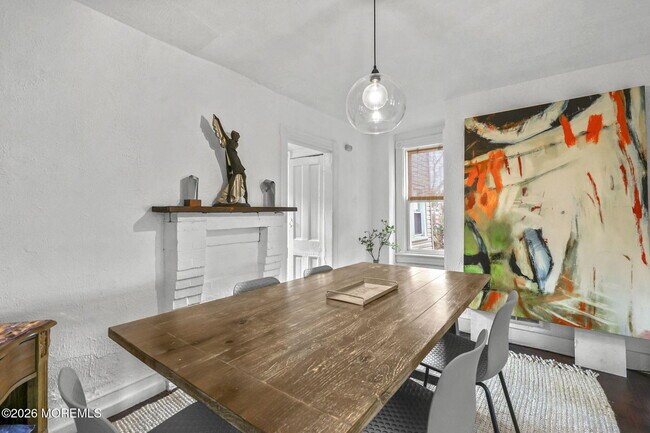 Building Photo - 610 1st Ave