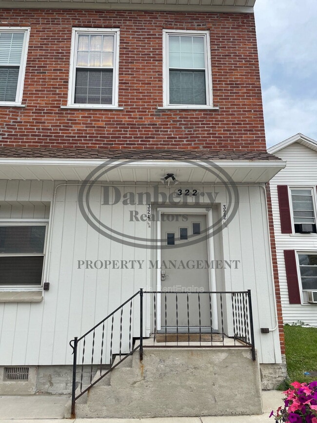 Building Photo - 324 N Main St