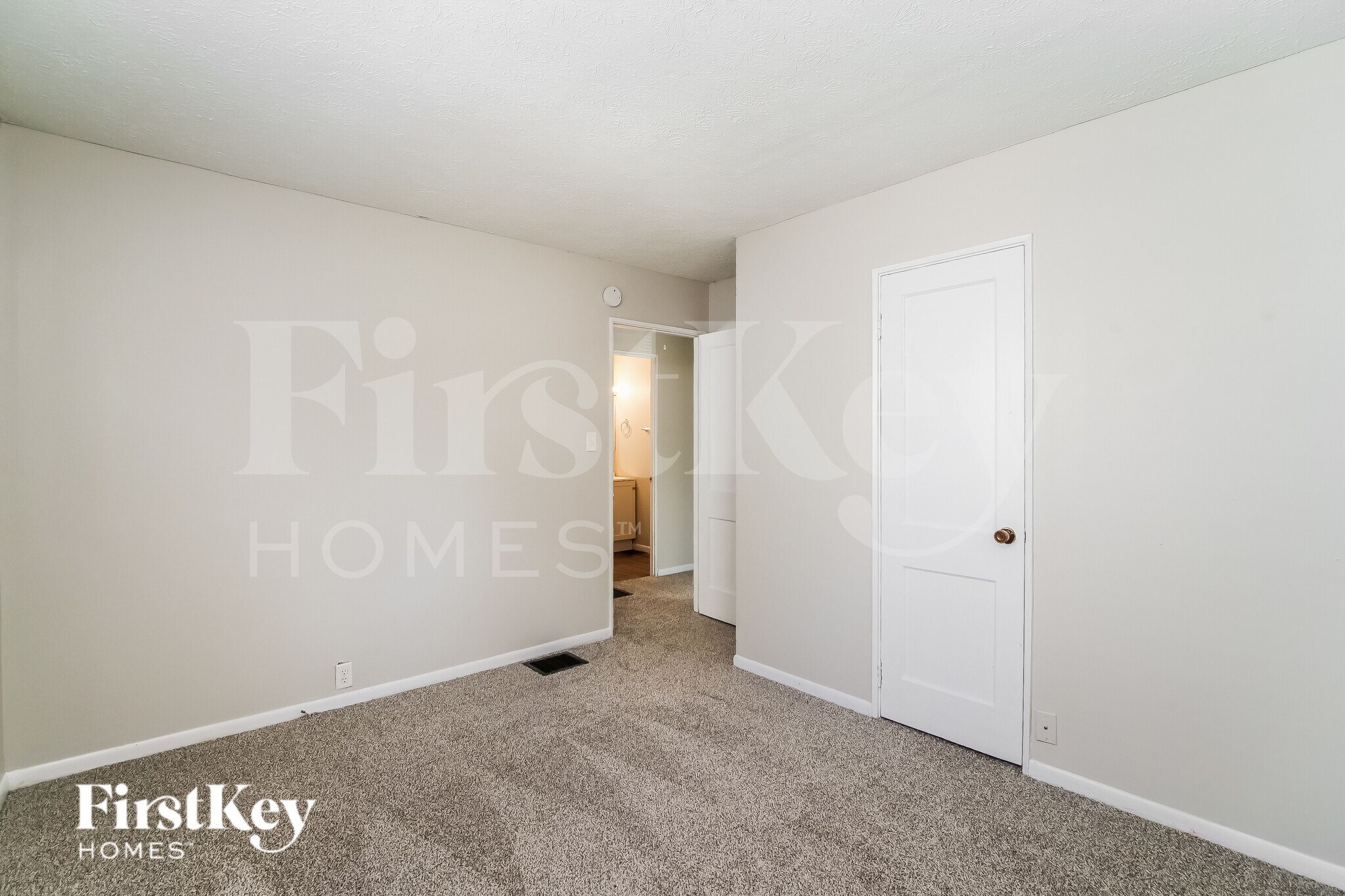 Building Photo - 2031 Sharon Ave