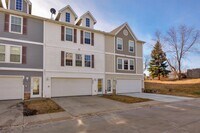 Building Photo - 1705 SW 32nd Ln