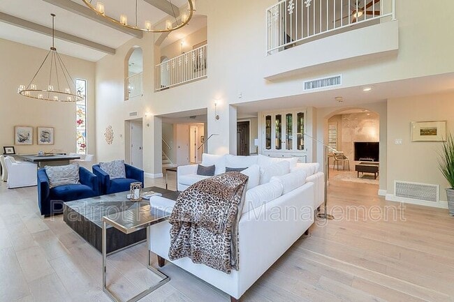 Building Photo - 8602 E Vista Del Lago