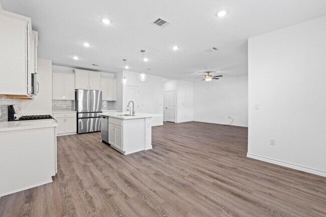 Building Photo - 5304 Jason Dr
