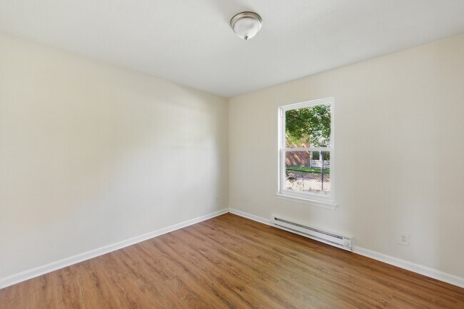 Building Photo - 711 Easy St