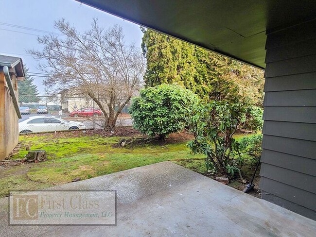 Building Photo - 2725 Maywood Dr