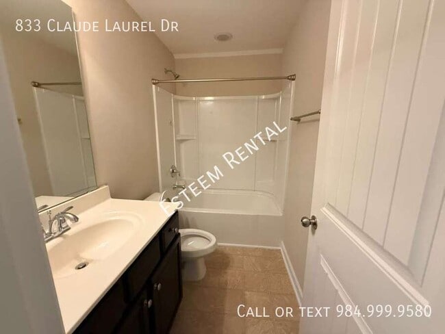 Building Photo - 833 Claude Laurel Dr