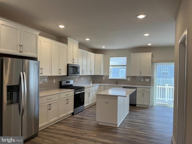 Building Photo - 37 E Front St