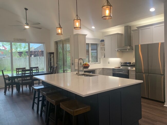 Building Photo - 1929 Guilford Ct