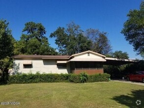 Building Photo - 3744 Greenway Pl
