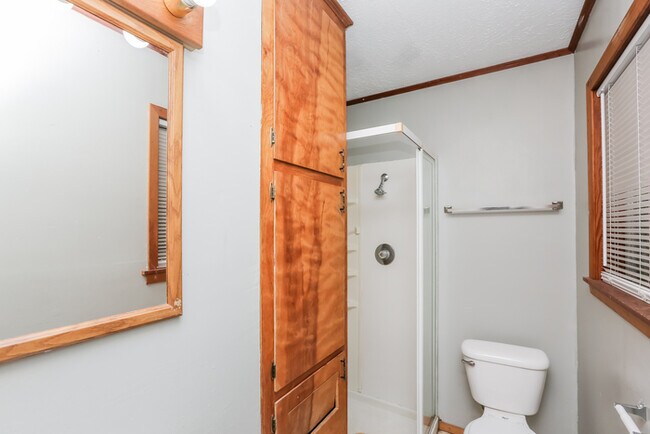 Building Photo - Lovely 3 Bedroom Bungalow in Pearl!