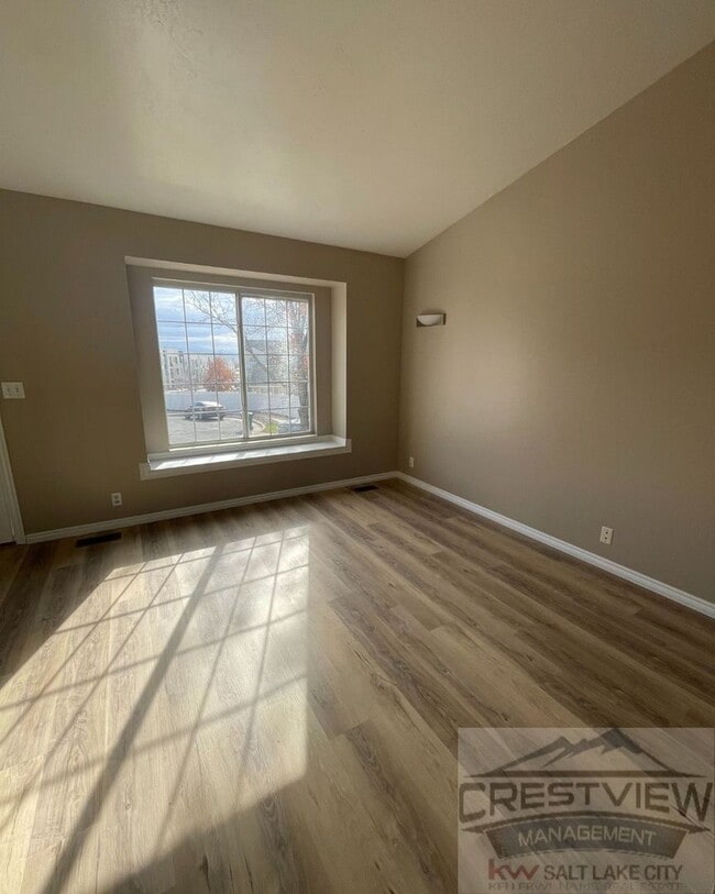 Building Photo - Must See!! 4 bedrooms 2 baths house in Layton!