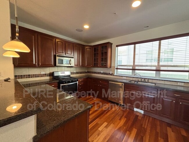 Building Photo - 447 S Quay St