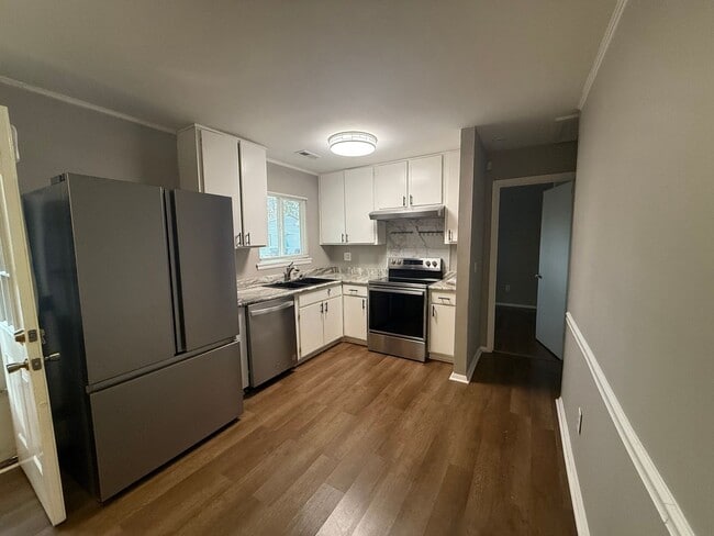 Building Photo - FOR RENT WINSTON SALEM