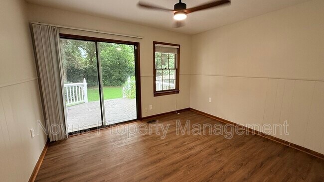 Building Photo - 142 Oak Ave