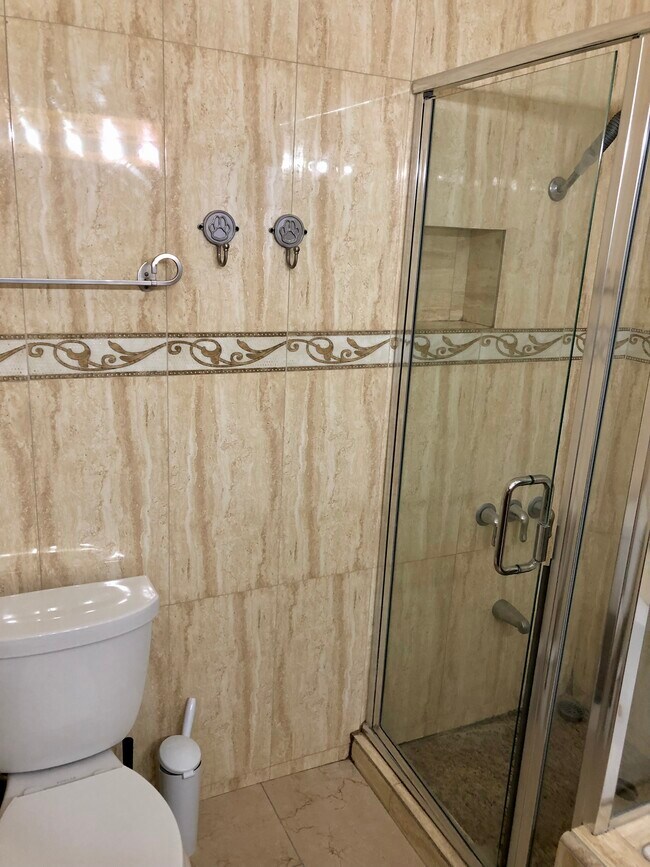 Building Photo - 202 S New Hampshire Ave