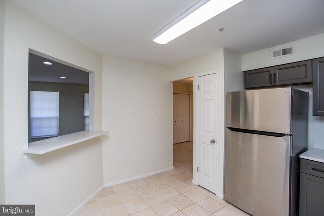 Building Photo - 1739 McNelis Dr