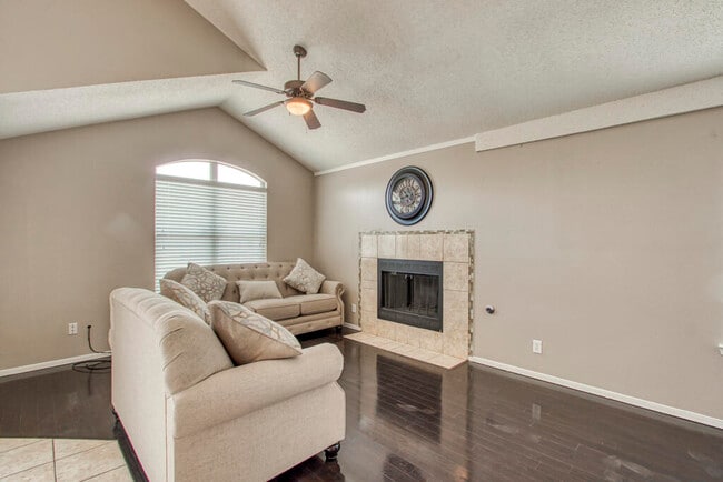 Building Photo - 12561 Paseo Alegre Dr