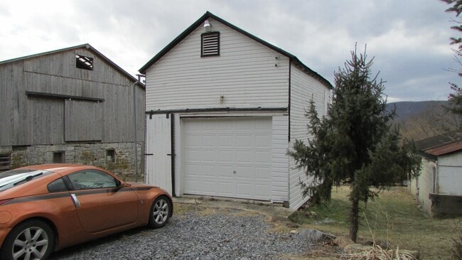 Building Photo - 18126 Spring Run Rd