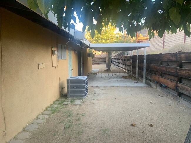 Building Photo - Three Bedroom Home in Beautiful Neighborhood