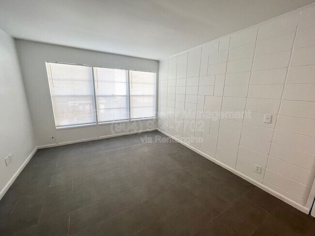 Building Photo - 1318 Sydney Pl