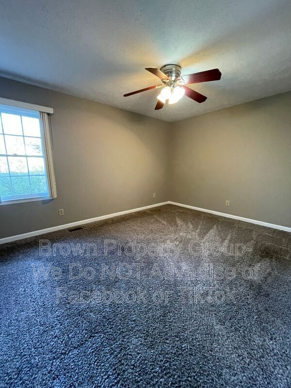 Building Photo - 1536 Rossmore Dr