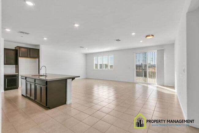 Building Photo - Modern and Spacious 4-Bedroom Home for Rent!