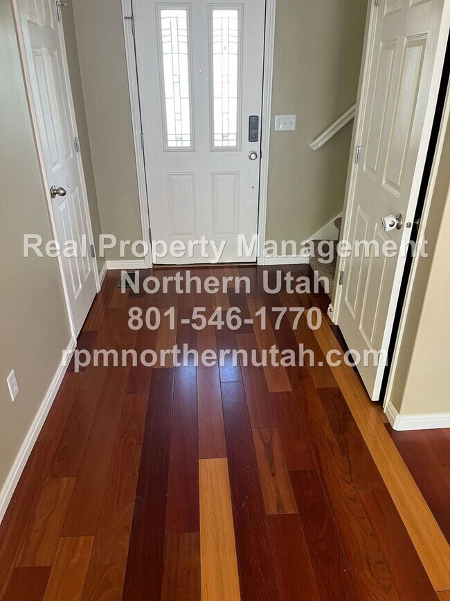 Building Photo - Stunning 4 Bedroom House in Layton Coming ...