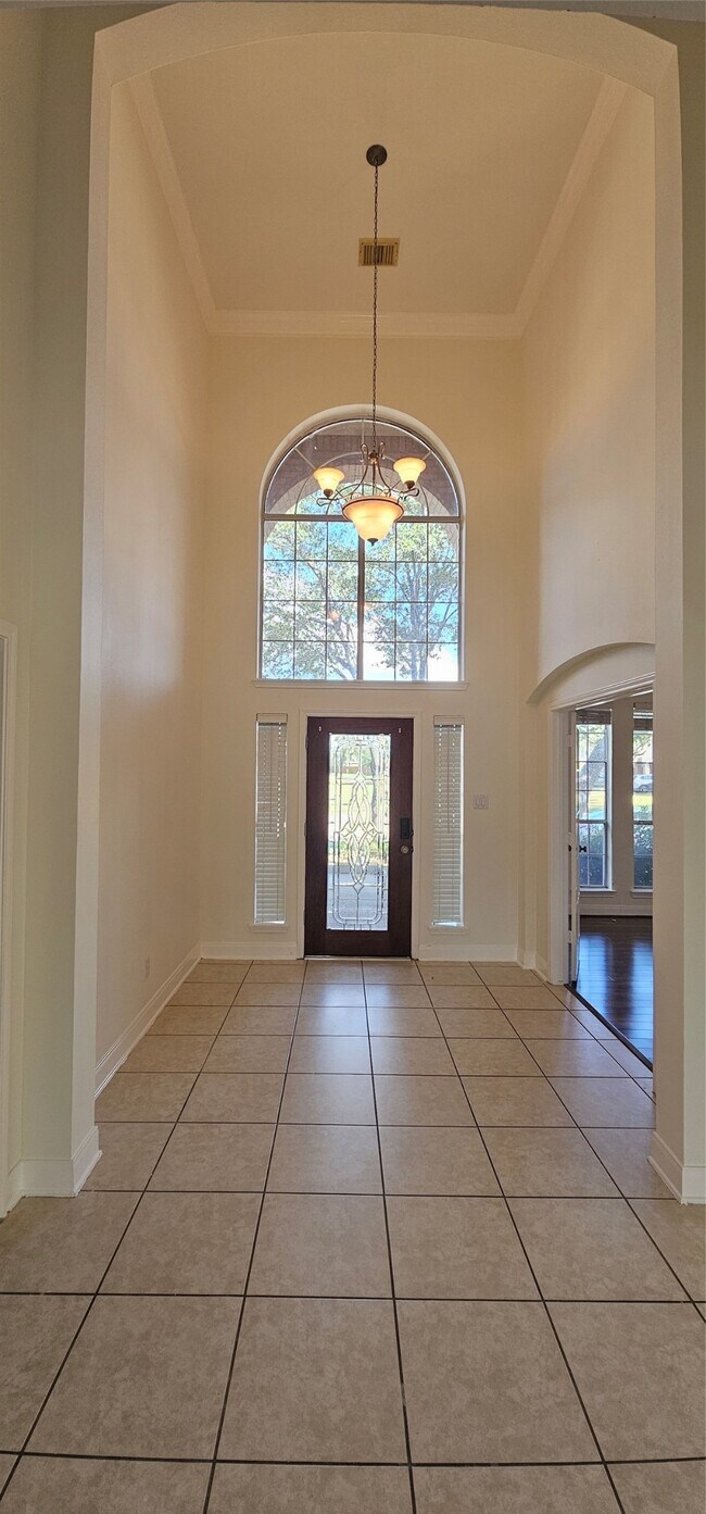 Building Photo - 6926 Sable River Dr