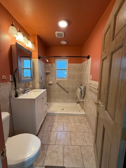 Building Photo - 1236 N Redfield St