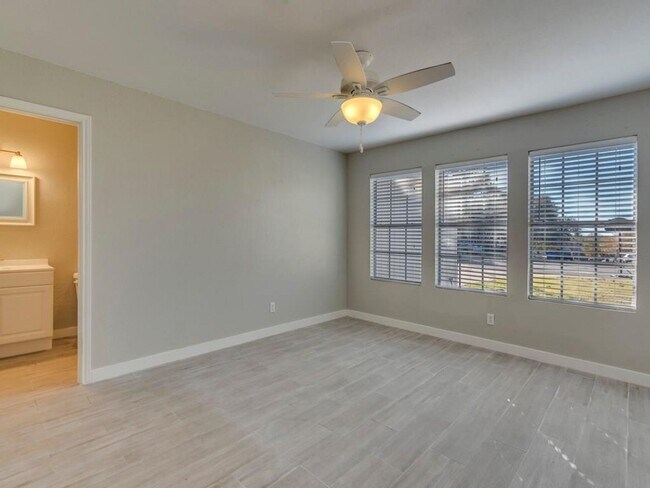 Building Photo - 9101 Japonica Ct
