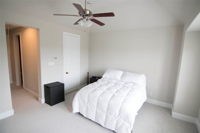 Building Photo - 616 Delano St