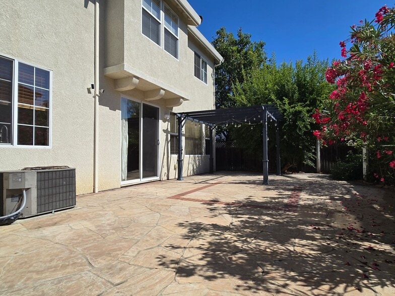 Building Photo - 2761 Gilham Way